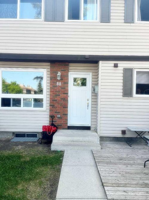 88-740 Bracewood Drive Sw, Calgary, AB, T2W3N3 | Card Image