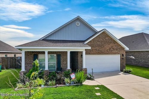81 Saltmeadow Cir, Ocean Springs, MS, 39564-8956 | Card Image