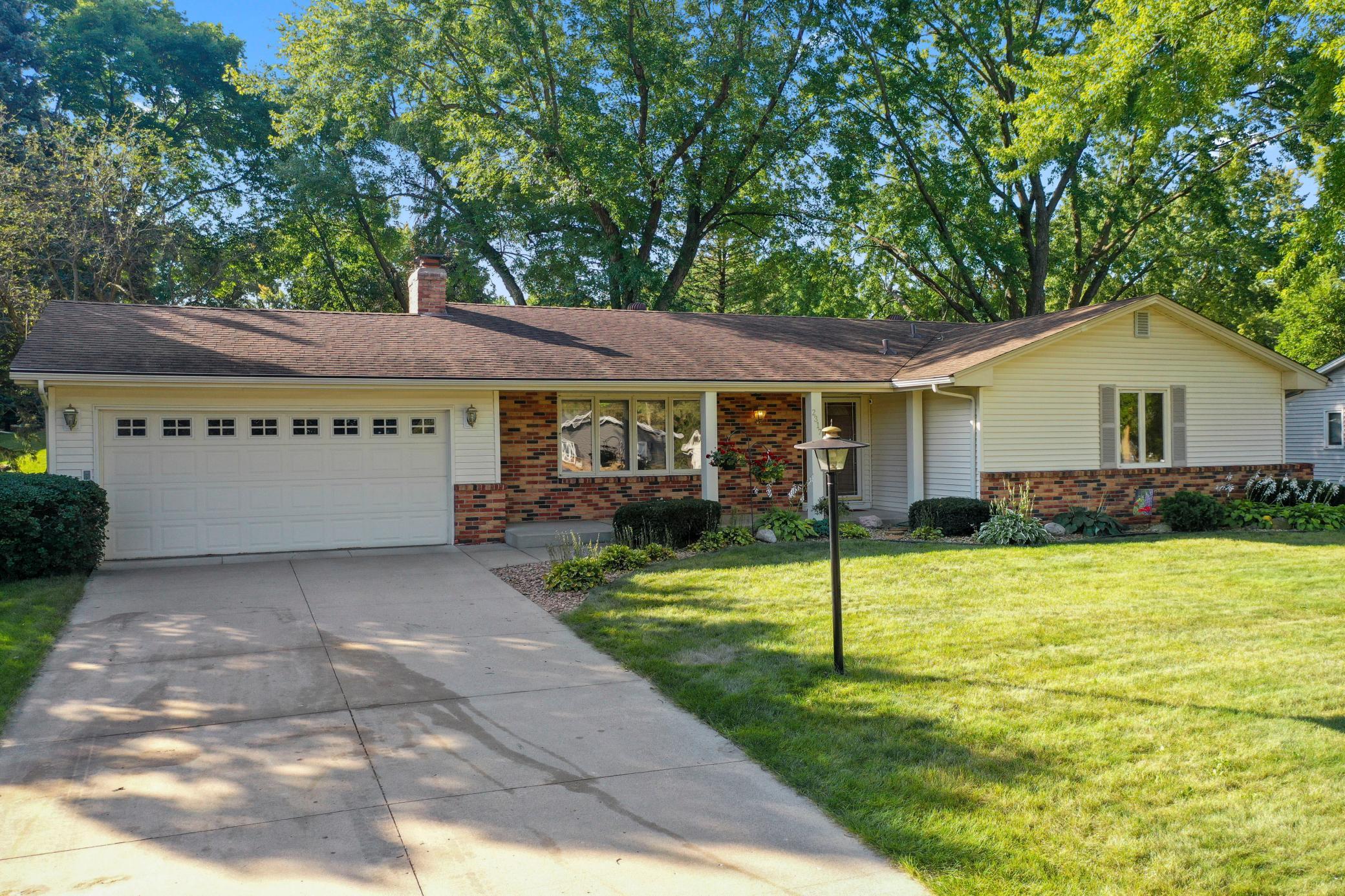 Explorer Ct, Burnsville, MN 55337