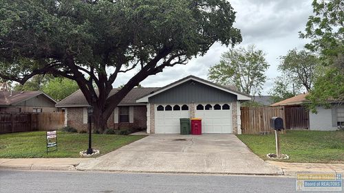 15 Sunnyside Ln, Brownsville, TX, 78520-8401 | Card Image