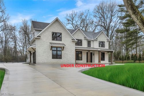 690 Club Dr W, Aurora, OH, 44202-6321 | Card Image