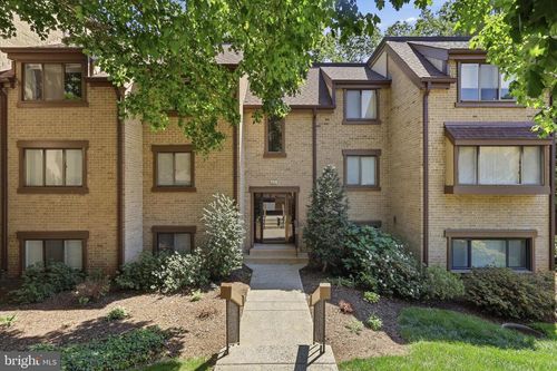 8e300-1637 Parkcrest Cir, RESTON, VA, 20190-4933 | Card Image