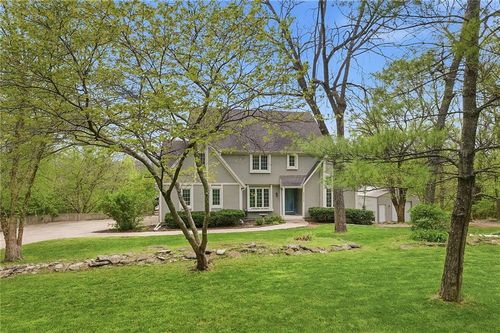 18325 Aberdeen St, Stilwell, KS, 66085-9228 | Card Image