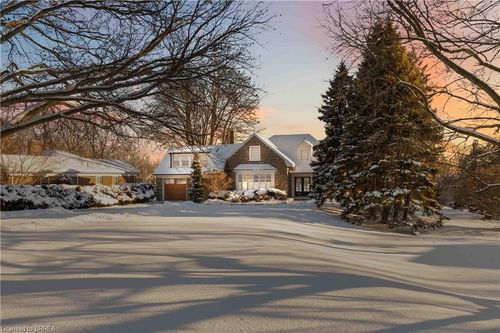 8 Tutela Hts, Brantford, ON, N3T1A1 | Card Image
