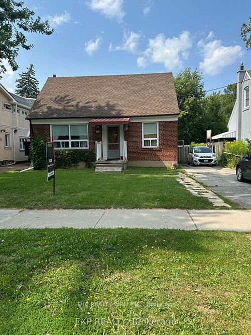 12 Pleasant Ave, North York, ON, M2M1L9 | Card Image