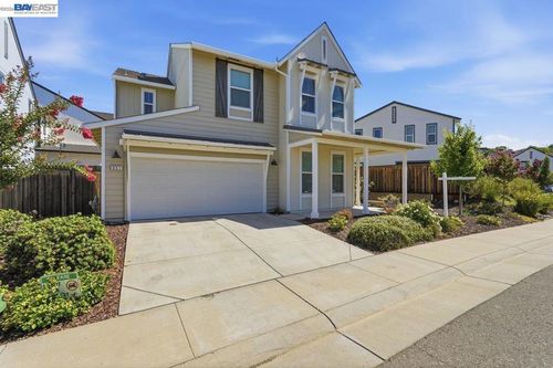951 Farmhouse Way, Folsom, CA, 95630-3396 | Card Image