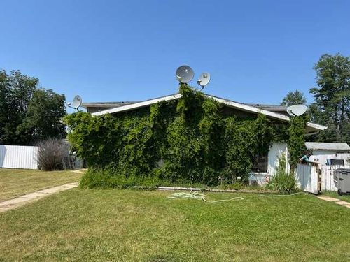 18 &amp; 18 A Whitecourt Avenue, Whitecourt, AB, T7S1H1 | Card Image