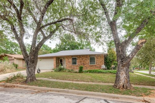 2511 Ridgemoor Ct, Arlington, TX, 76016-1434 | Card Image