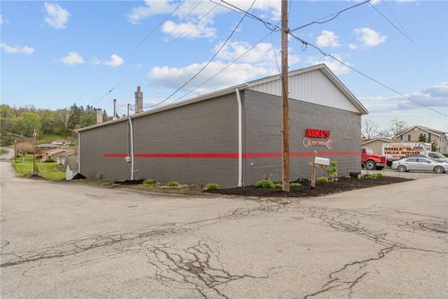 700 Roosevelt St, Youngwood, PA, 15697-1542 | Card Image