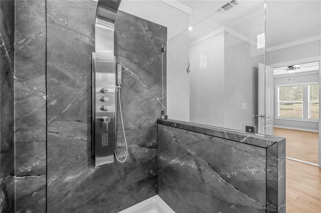 Primary shower | Image 12