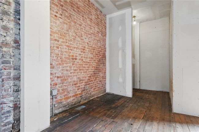 Commercial storefront | Image 11