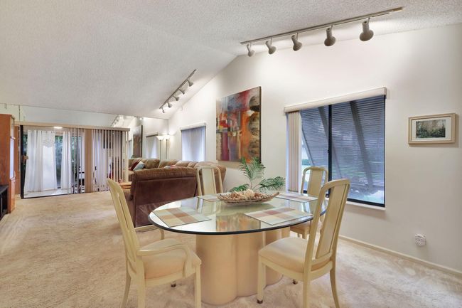 10088 Shadywood Pl, Condo with 2 bedrooms, 2 bathrooms and null parking in Boynton Beach FL | Image 7