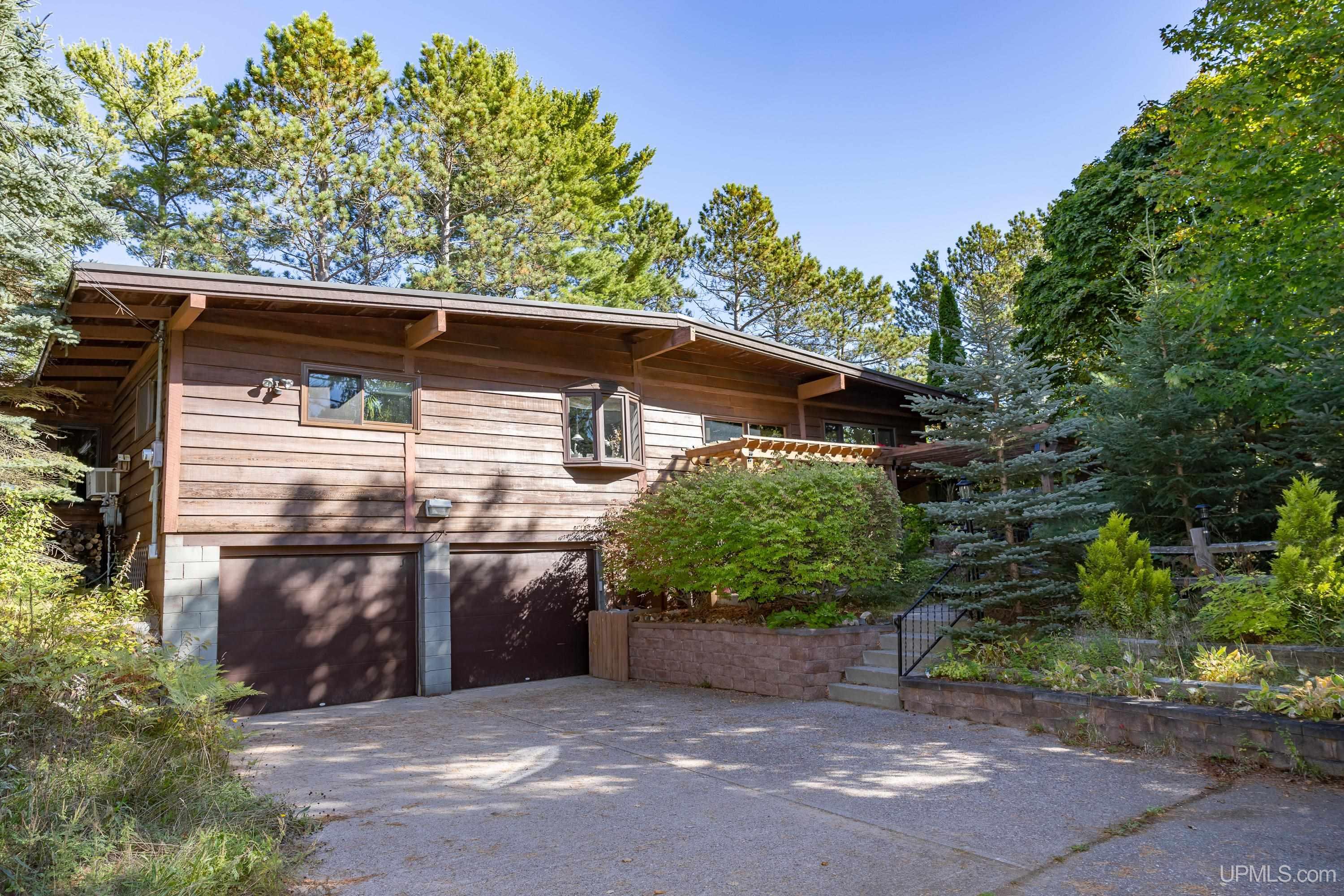 Lakewood Ln, Marquette, MI 49855