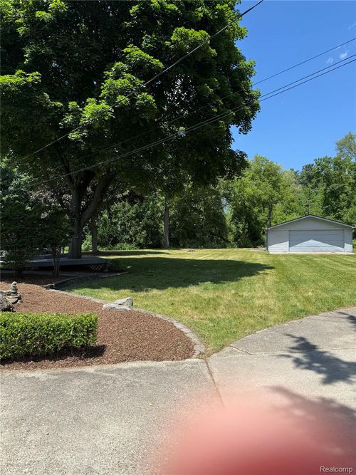 52240 Eastmoor Ln, Shelby Twp, MI, 48316-3151 | Card Image