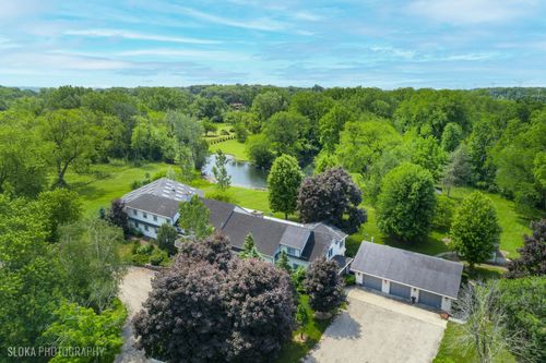 153 Algonquin Rd, Barrington, IL, 60010-8625 | Card Image