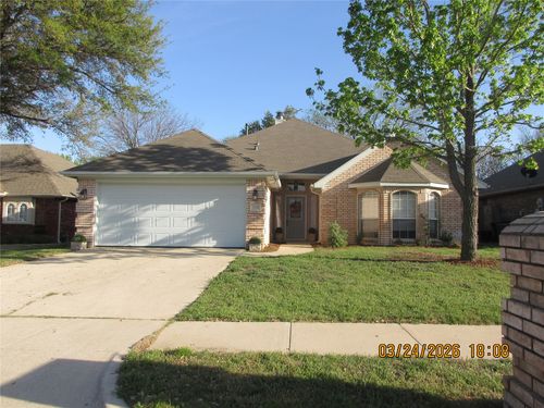 1121 Springwood Dr, Saginaw, TX, 76179-3437 | Card Image