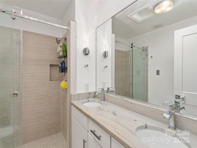 Hall Shared Bath for Bedroom 2 & 3 | Image 26