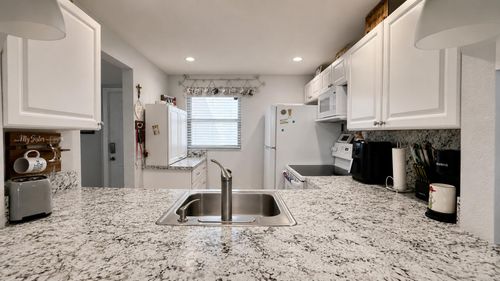 201-9480 Poinciana Pl, Davie, FL, 33324-4887 | Card Image