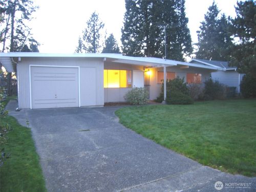 427 155th Ave Se, Bellevue, WA, 98007-5303 | Card Image