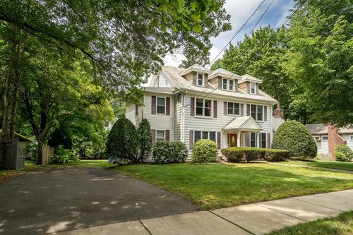 829 Chestnut St, Waban, MA, 02468-2328 | Card Image