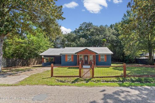 1808 Center St, Leakesville, MS, 39451-5728 | Card Image