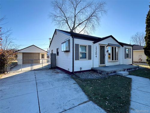 17204 Park Ln, Fraser, MI, 48026-3824 | Card Image