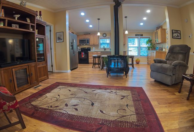 141 Rocky Cir, Home with 3 bedrooms, 2 bathrooms and 2 parking in Blairsville GA | Image 14