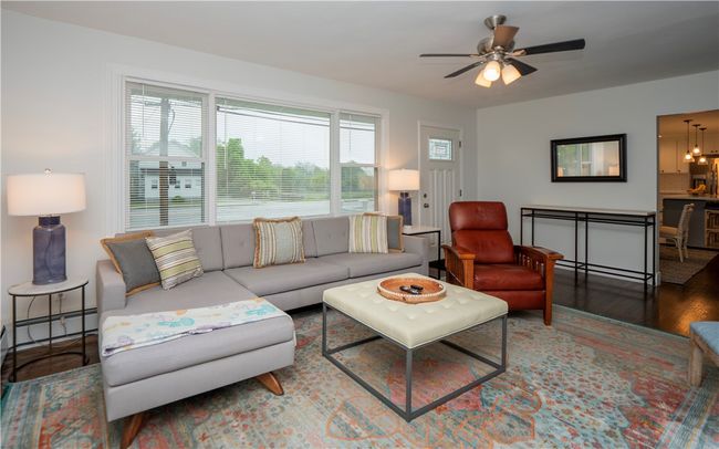 1560 W Main Rd, Home with 3 bedrooms, 1 bathrooms and 4 parking in Middletown RI | Image 7