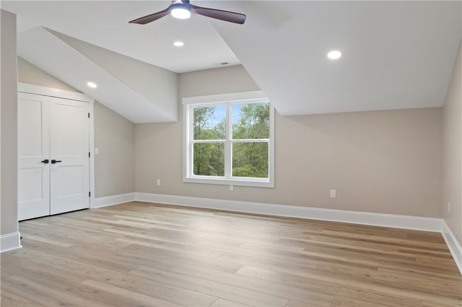 Upstairs bedroom 2. | Image 33