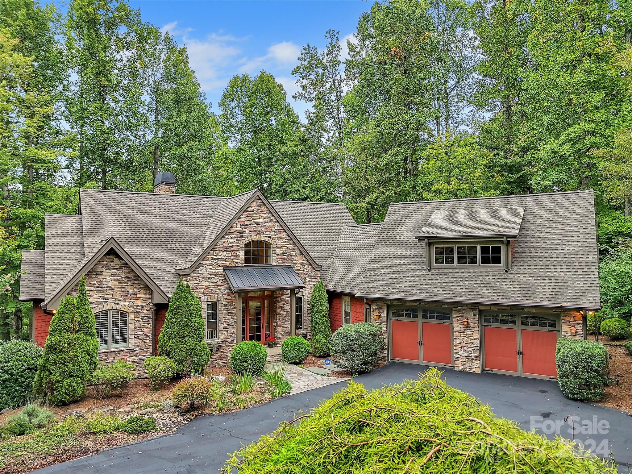 Village Springs Ln, Hendersonville, NC 28739