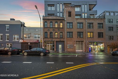 402-650 Montgomery St, Jersey City, NJ, 07306-2583 | Card Image