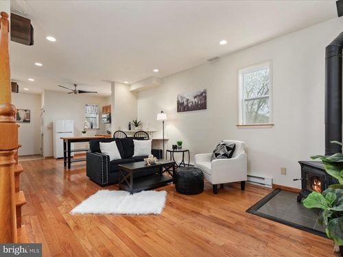 121 W Confederate St, NEW MARKET, VA, 22844 | Card Image