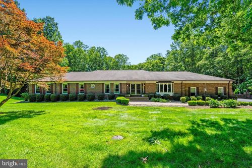 10060 Hampton Rd, FAIRFAX STATION, VA, 22039-2833 | Card Image