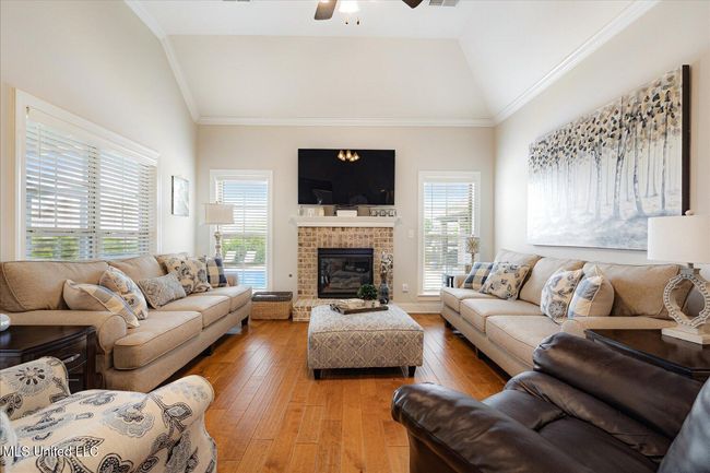 Family Room | Image 18