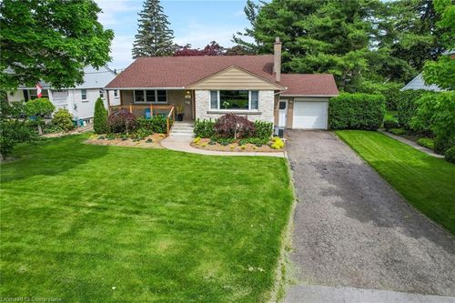 17 Sunnyside Dr, Saint Catharines, ON, L2M1Z9 | Card Image
