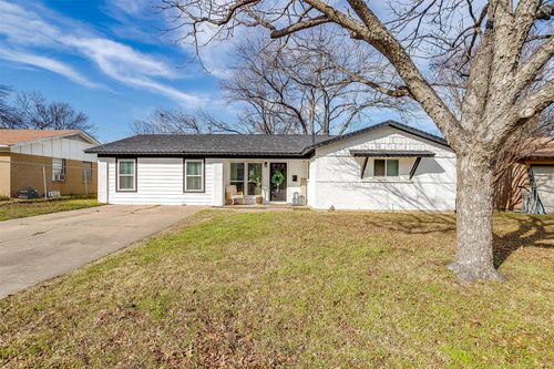 332 Lena Ln, Burleson, TX, 76028-5315 | Card Image