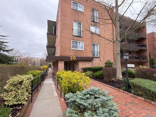 ll4-30 Barstow Road, North Hempstead, NY, 11021 | Card Image