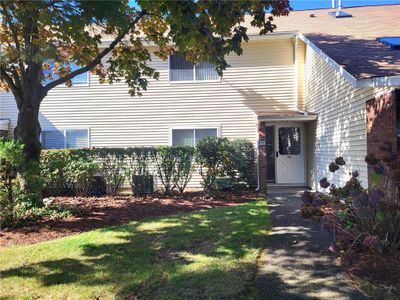 This is the front door on the 905 Stratford Lane side | Image 1