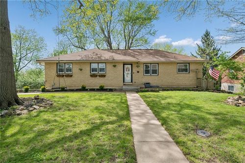 904 Ridgeway Dr, Liberty, MO, 64068-1336 | Card Image