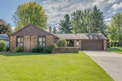 2317 W Applegate Drive, GRAND CHUTE, WI, 54914 | Card Image