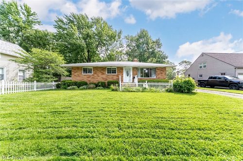 414 Berea St, Berea, OH, 44017-1806 | Card Image