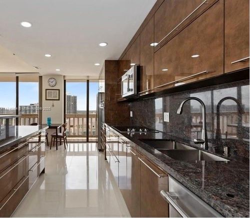 apt-27e-19355 Turnberry Way, Aventura, FL, 33180-2535 | Card Image