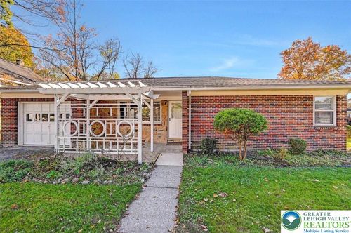 819 Fairview Ave, Stroudsburg, PA, 18360-1217 | Card Image
