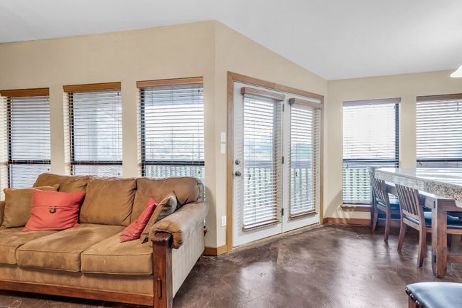 APT-305 - 1406 Windsor Rd, Condo with 2 bedrooms, 2 bathrooms and 2 parking in Austin TX | Image 7