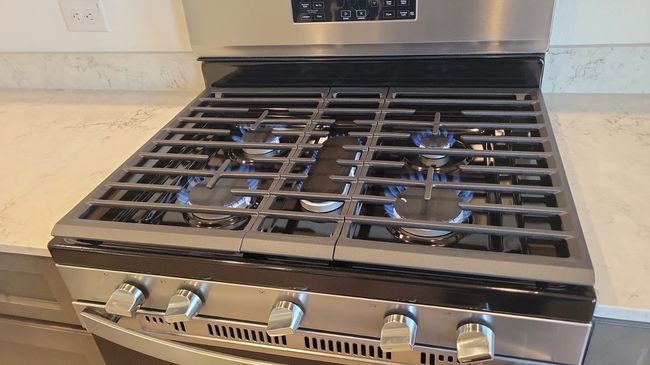 Room details featuring gas range | Image 4