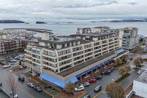 301-9805 Second St, Sidney, BC, V8L4T9 | Card Image
