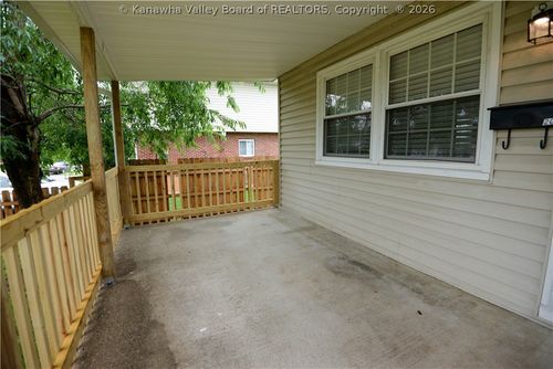 203 Carson St, Saint Albans, WV, 25177-1962 | Card Image