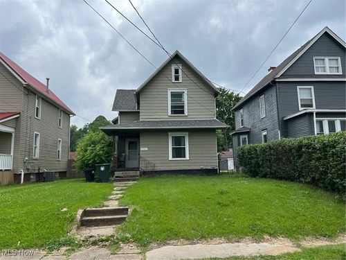 1327 Maple Avenue Ne, Canton, OH, 44705 | Card Image