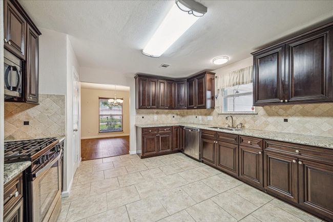 Kitchen | Image 12