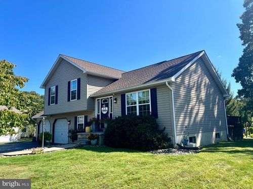 2219 Wooded Way, HUNTINGDON, PA, 16652-9732 | Card Image